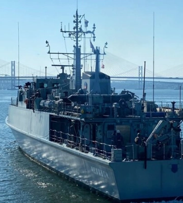 Тральщики Чернигов и Черкассы для ВМС Украины вышли из порта в Шотландии — видео