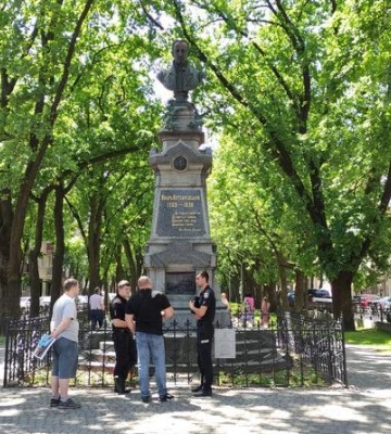 У Полтаві невідомі пошкодили пам&#039;ятник Котляревському