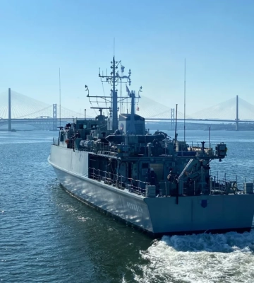 Українські тральщики «Черкаси» та «Чернігів» вийшли в море біля берегів Шотландії