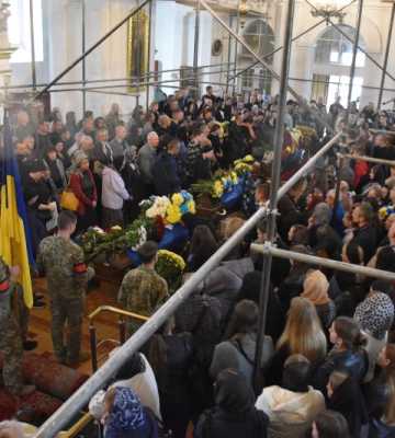 У Луцьку в один день сотні людей попрощалися з трьома Героями