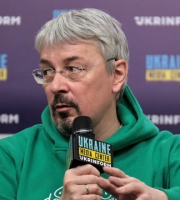 Ткаченко: Через підрив Каховської ГЕС у зоні ризику - 147 закладів культури та мистецької освіти