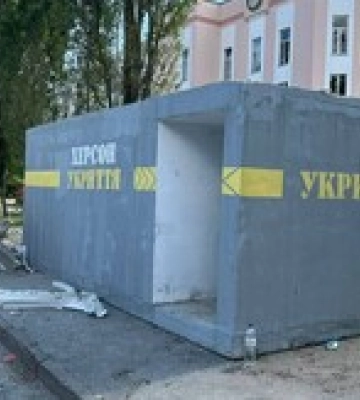 Окупанти завдали масованого удару по Херсону: відомо про 23 поранених