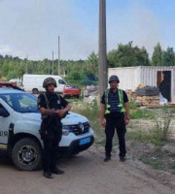 У Бучанському районі через ракетну атаку відбувається масова детонація ворожих боєприпасів (відео)
