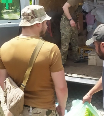 На Миколаївщині волонтери допомагають собаківникам з Херсонщини