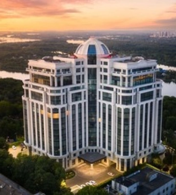 В Киеве продают квартиру с куполом и 10 туалетами: как выглядит жилье за $10 млн, фото