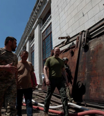 Шмигаль ознайомився з процесом відновлення водоводу у Миколаєві