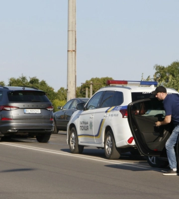 У Полтаві на мосту зіткнулися чотири автівки