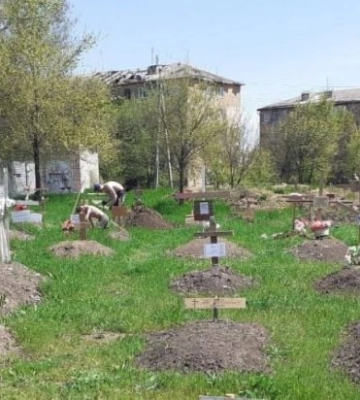 Воевать - не строить: в Мелитополе рашисты устроили вой по убитому вагнеровцу