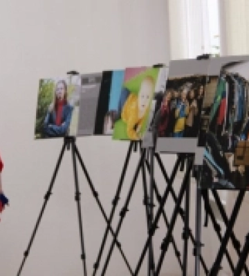 У Хусті відкрили виставку 50 фотоісторій про життя переселенців на Закарпатті