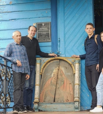 На горищі сільської церкви поблизу Нововолинська знайшли стародавню ікону, написану поверх ще давнішої