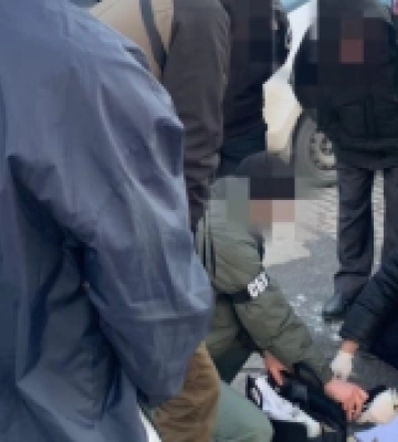 Хабар за місце в «єЧерзі» на Ягодині: судитимуть посадовців Укртрансбезпеки