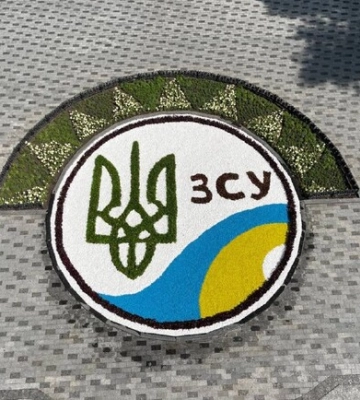 На Дзеркальному струмені з&#039;явилася квіткова картина на честь ЗСУ