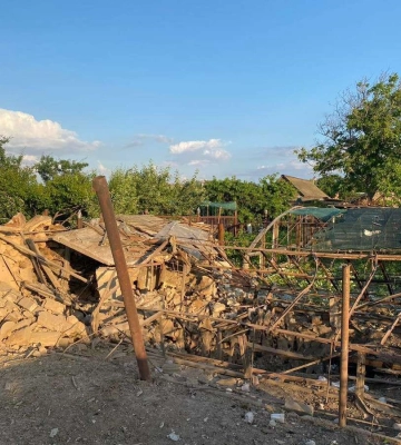 Загинув чоловік, поранена жінка. Ворог обстріляв місто на Дніпропетровщині