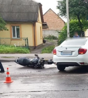 Унаслідок ДТП у Рівному травмувався 17-річний мотоцикліст