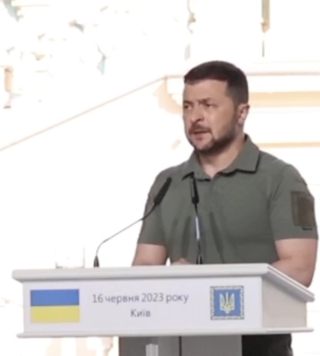 Зеленский об обстреле Киева: Путин или неадекватен, или не контролирует свою армию