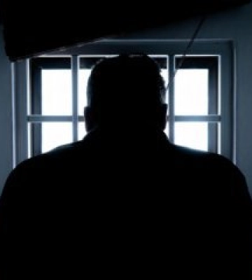 Чоловік більше року ґвалтував власну 13-річну доньку