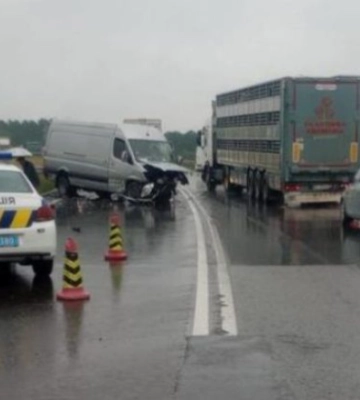 Смертельна ДТП на трасі Київ-Чоп: повідомили подробиці (ФОТО)