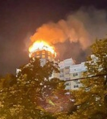 В центре российского Белгорода пожар в многоэтажке