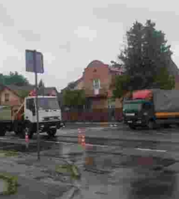 Вантажівка збила дівчину на пішохідному переході у Львові (ФОТО)