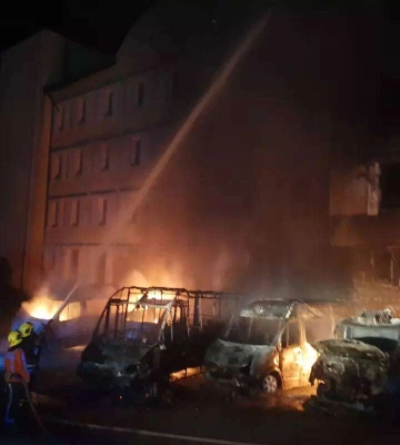 У Кривому Розі вночі згоріло 5 мікроавтобусів