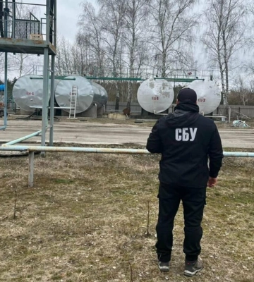 На Полтавщині СБУ виявила «підпільне» НПЗ, на якому зберігалося майже 300 тис. літрів пального