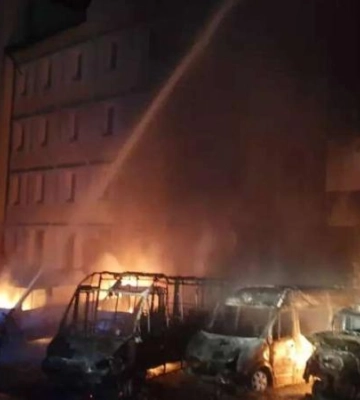 В Кривом Роге сгорели пять микроавтобусов