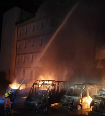 На стоянці у Кривому Розі згоріли 5 мікроавтобусів