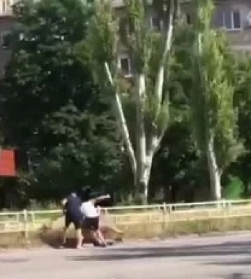 В Херсоні &quot;баригі&quot; побили відомого волонтера: відео нападу