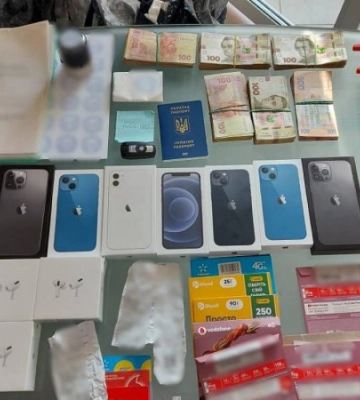 Правоохоронці викрили групу зловмисників, яка обікрала іноземців на мільйон гривень