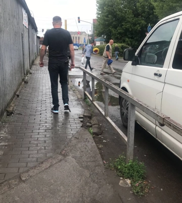 У Луцьку муніципали розганяють стихійних торговців