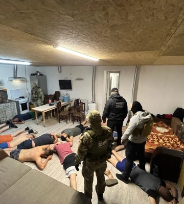 На Львівщині викрили масштабний підпільний цех із виробництва відомих марок сигарет