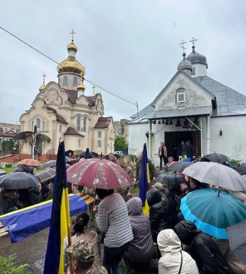 Плакало небо: на Волині попрощалися із Героєм Сергієм Савоніком