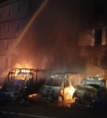 В Кривом Роге сгорели пять микроавтобусов