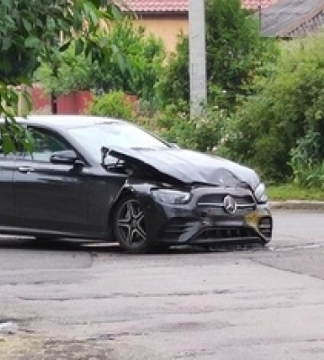 У Луцьку Mercedes протаранив авто газової служби 