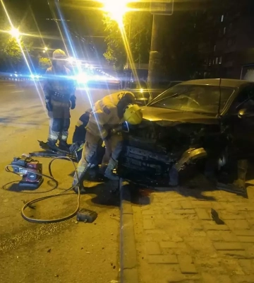 В Днепре на Слобожанском проспекте в ДТП травмировался мужчина: фото и видео с места