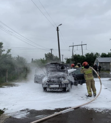 На Ужгороді горів легковий автомобіль