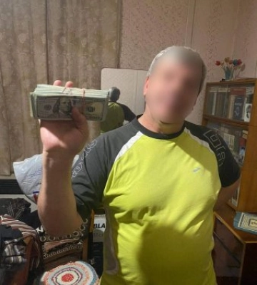 Сховали гроші і забули про сховок: двох закарпатців за неправдивий виклик спецслужб поліцейські притягнули до відповідальності
