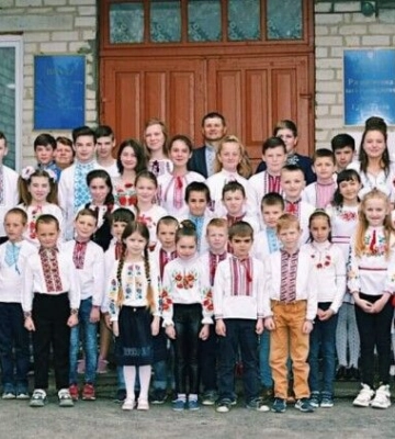 Директор волинської школи воює на передовій  разом зі своїми учнями (Фото)