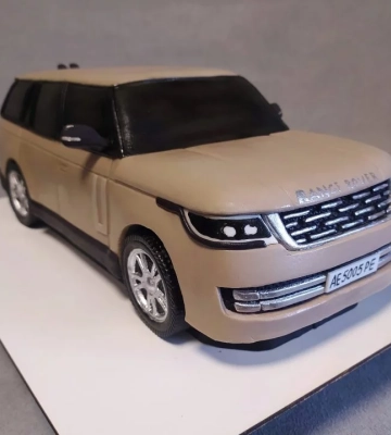 Поповнення солодкого автопарку: дніпровський кондитер приготував торт “Range Rover”
