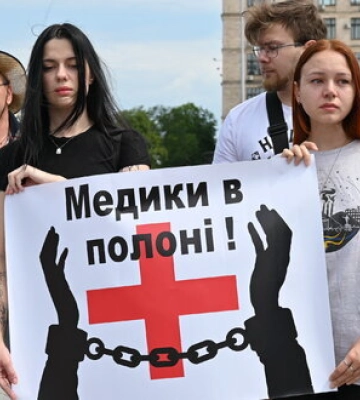 Акція на підтримку полонених військових медиків відбулася на Майдані Незалежності. ВІДЕО+ФОТОрепортаж