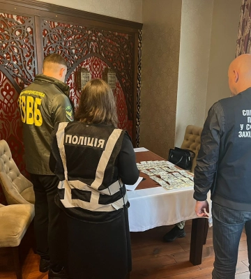 Прикордонники затримали чоловіка, який пропонував хабар за незаконний перетин державного рубежу