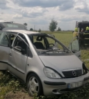 На Березнівщині з дороги злетів легковик: троє потерпілих