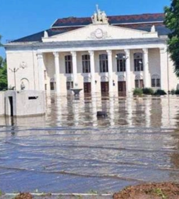 Зв&#039;язку з Новою Каховкою немає, люди покидають місто, – Херсонська облрада