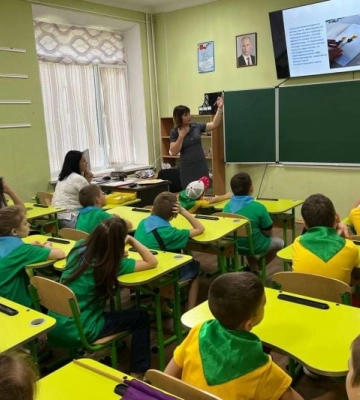 Российские оккупанты вывозят детей из Бердянского района в Чувашию