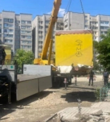 В Херсоні продовжують усувати наслідки затоплення: обстежили будинки та вулиці в Річпорту та на Острові