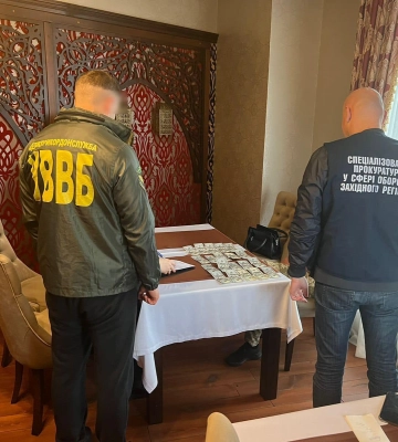 Прикордонники затримали чоловіка, який пропонував хабар за незаконний перетин державного рубежу