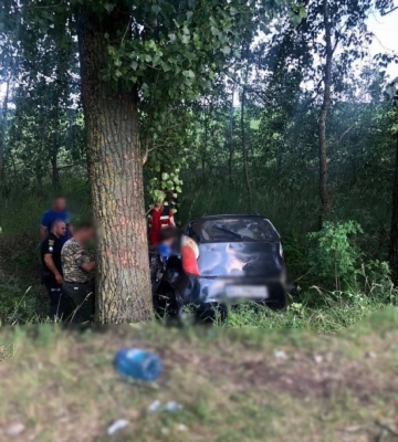 Смертельна ДТП під Києвом: водійка загинула, четверо дітей травмовані (ФОТО)