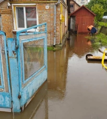 У Рожищі через негоду затопило дві хати