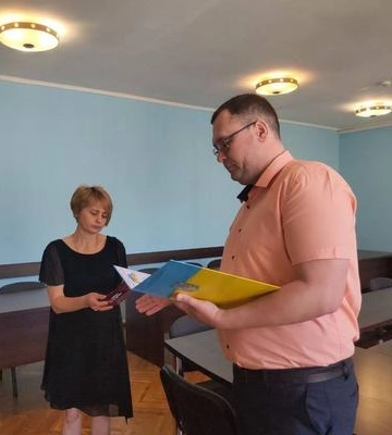 Дружині полеглого воїна з Полтавщини передали нагороду чоловіка
