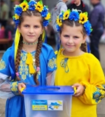 У Центральному парку Луцька відбувся благодійний ярмарок «З’їв каші – допоможи ЗСУ нашим»